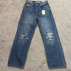 Levi’s Distressed Ribcage Straight Ankle